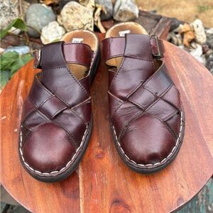 Basswood size 9 Burgudy/Brown Leather Sandals with Woven Design